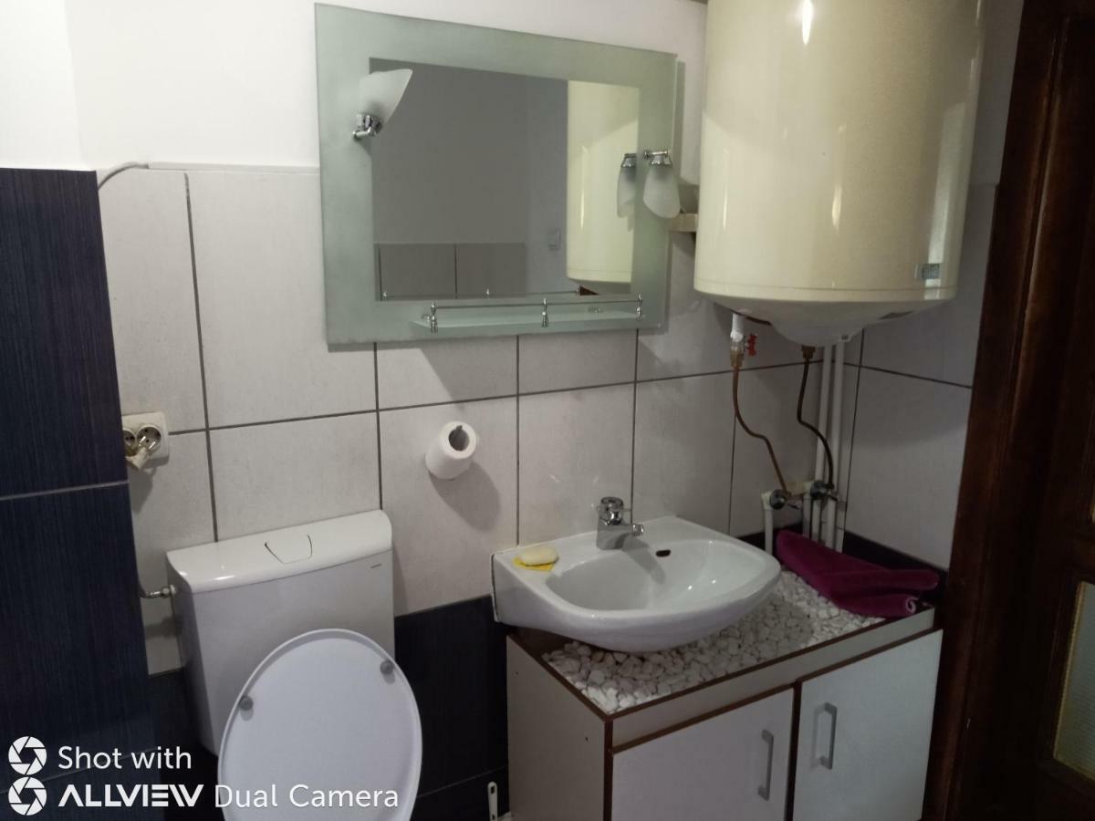Casa Toth Din Tipterai Hotell Vişeu de Sus Exteriör bild