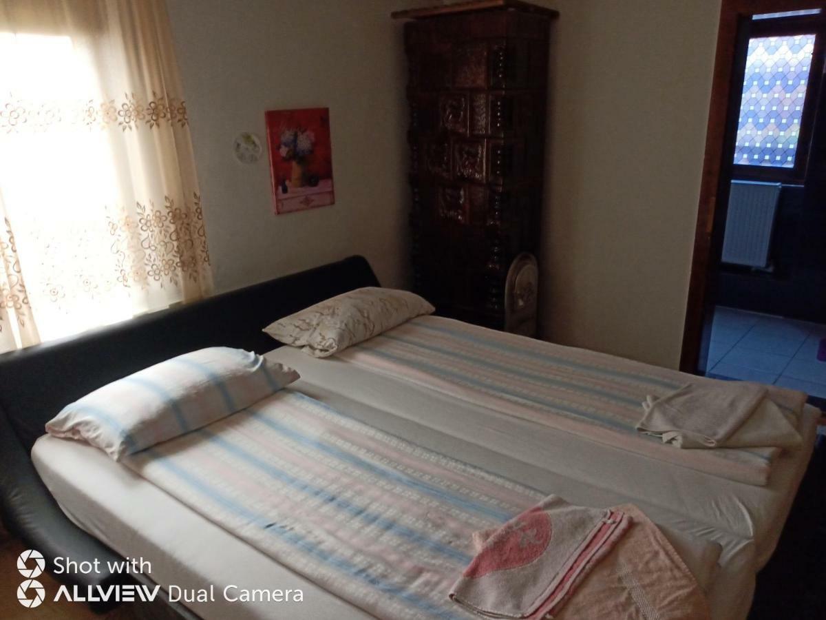 Casa Toth Din Tipterai Hotell Vişeu de Sus Exteriör bild