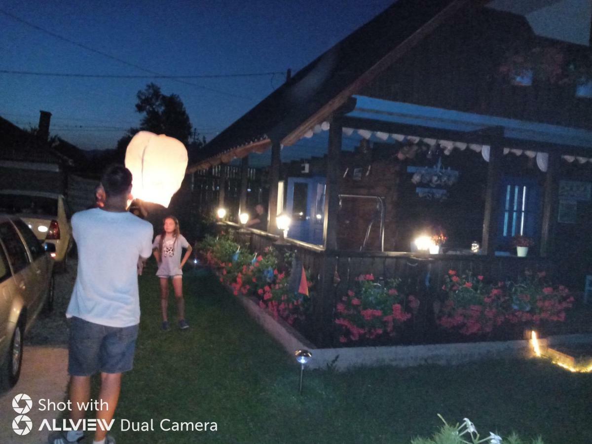 Casa Toth Din Tipterai Hotell Vişeu de Sus Exteriör bild